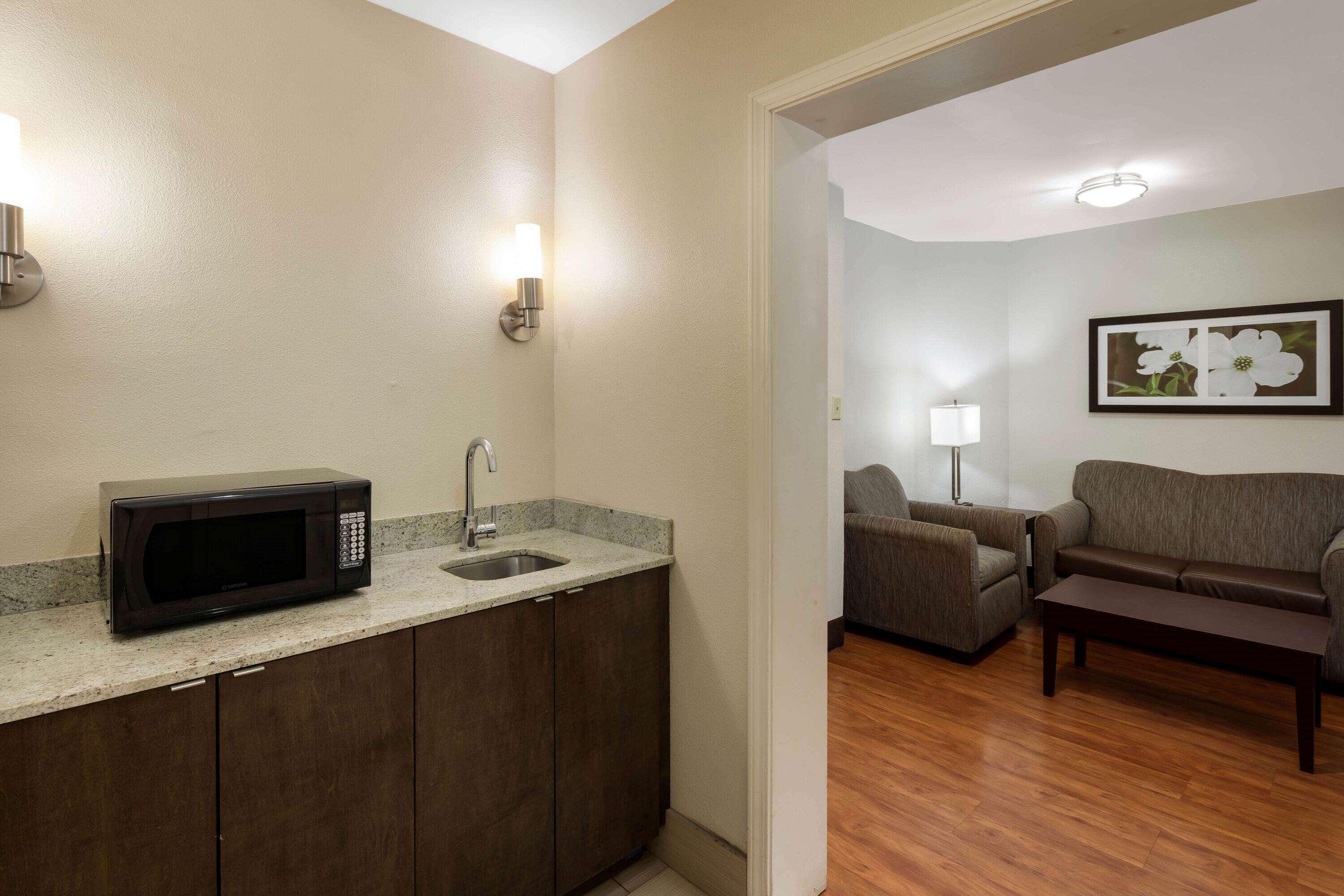 La Quinta By Wyndham Lagrange / I-85 Hotel Exterior photo